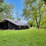 8 Person In Feriehus Melby