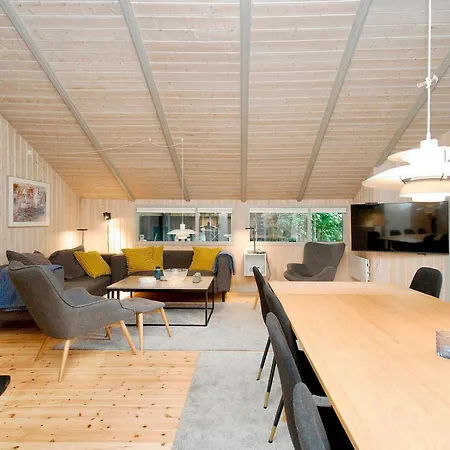 8 Person In Melby-by Traum Melby