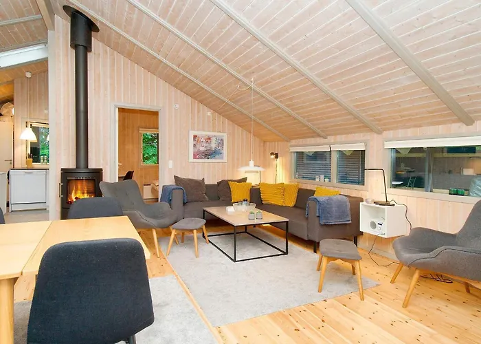 8 Person In Melby-by Traum